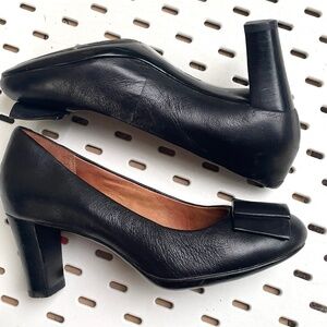 NEW Clark's  Brielle Leather Artisan Heel with a Bow SZ 6.5